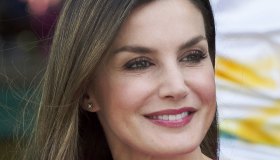 Letizia di Spagna, è un sogno con l’abito in pizzo da ballerina