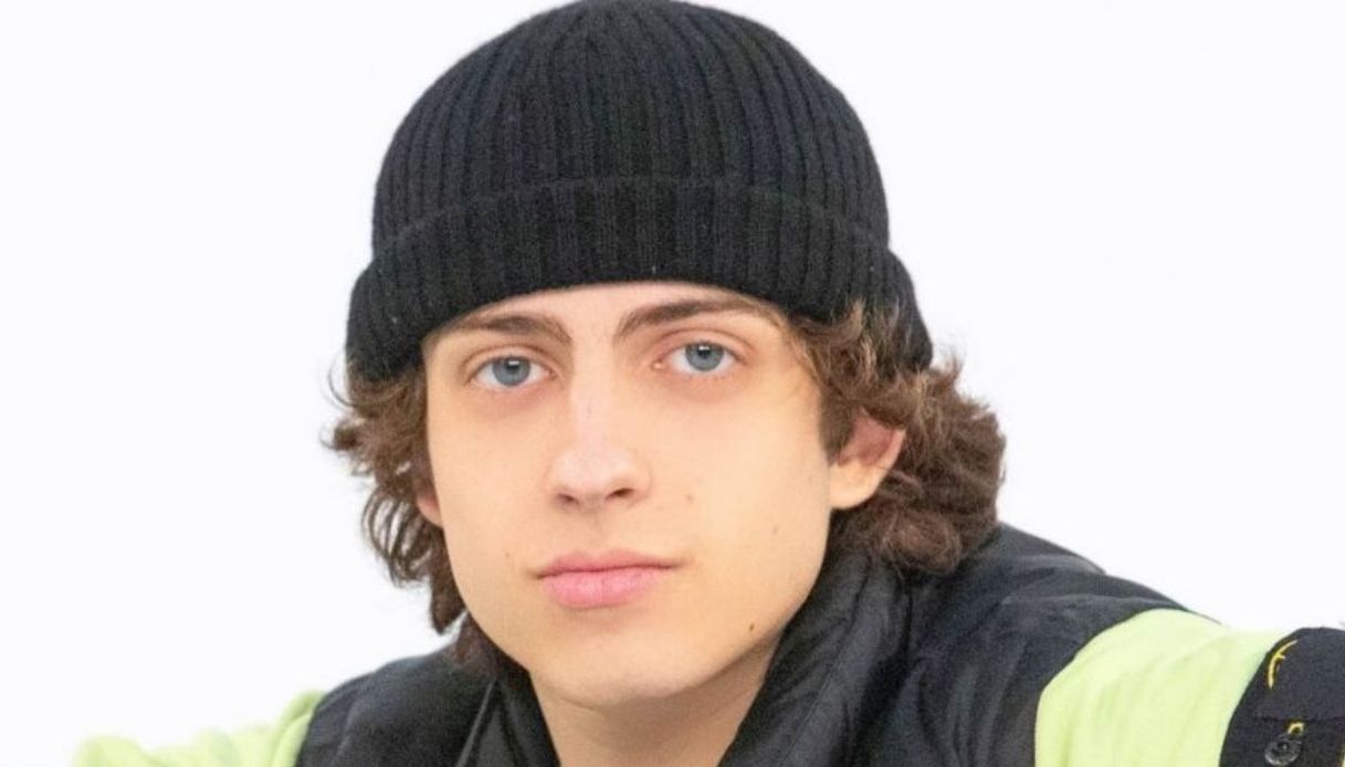 Sangiovanni si sfoga su Instagram: insultato per strada per il suo abbigliamento