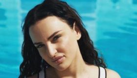 Amici, Arisa non tradisce Maria: “Ha rinunciato a una cifra folle per esserci”