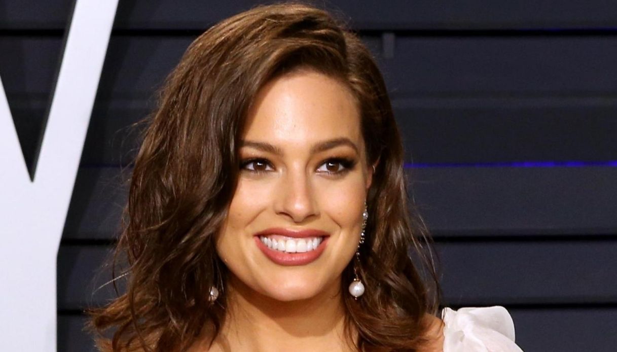 Ashley Graham di nuovo incinta, la foto del pancione su Instagram