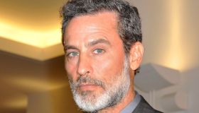 GF Vip, Alfonso Signorini punta a Raz Degan (che piace sempre a tutte)