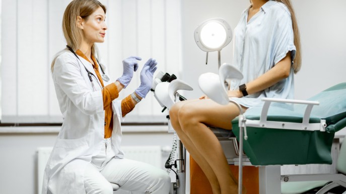 Quando andare dalla ginecologa la prima volta (e tutte le domande che puoi farle)