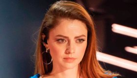 Battiti Live, Annalisa in turchese è magnifica: sensuale e moderna