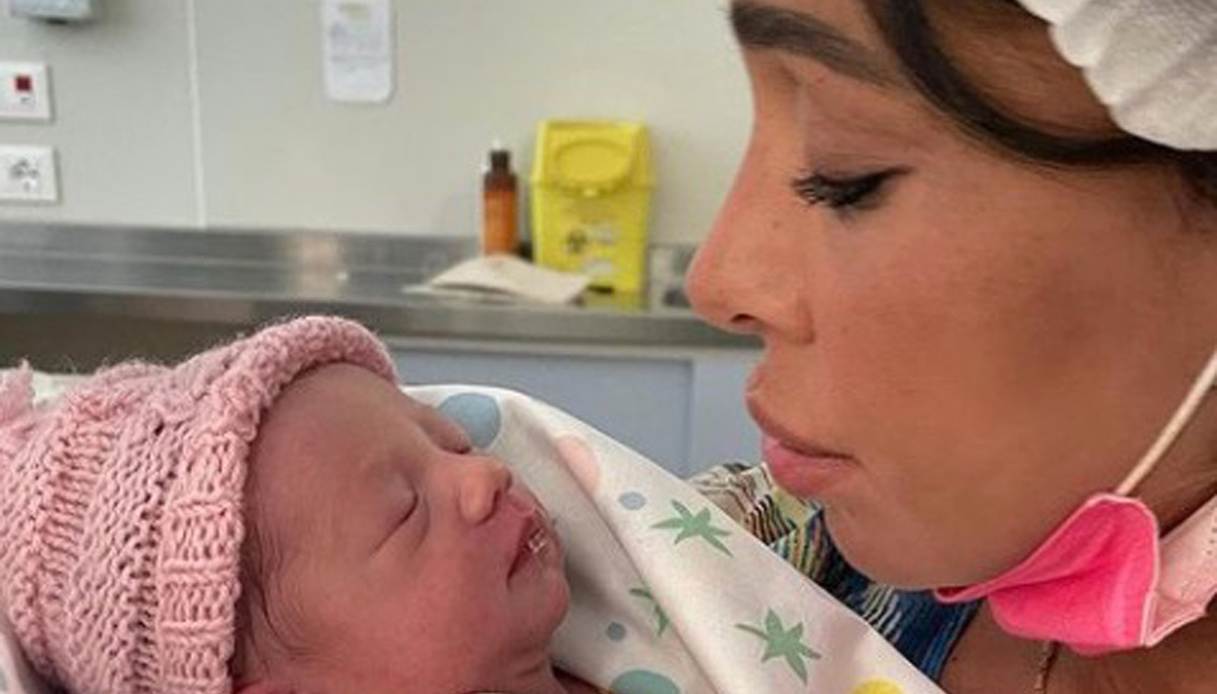 Belen mamma, la piccola Luna Marì incontra Santiago: il video su Instagram