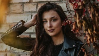 Come vestirsi per valorizzare un fisico asciutto, i consigli di stile