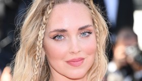 Cannes 2021, Chiara Ferragni sfila sul red carpet: l’abito verde lime non colpisce