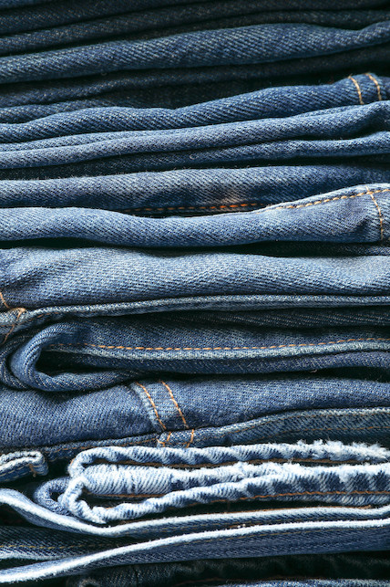 pila di jeans