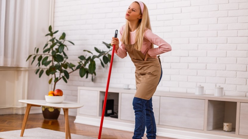 Faccende domestiche: come prevenire il mal di schiena