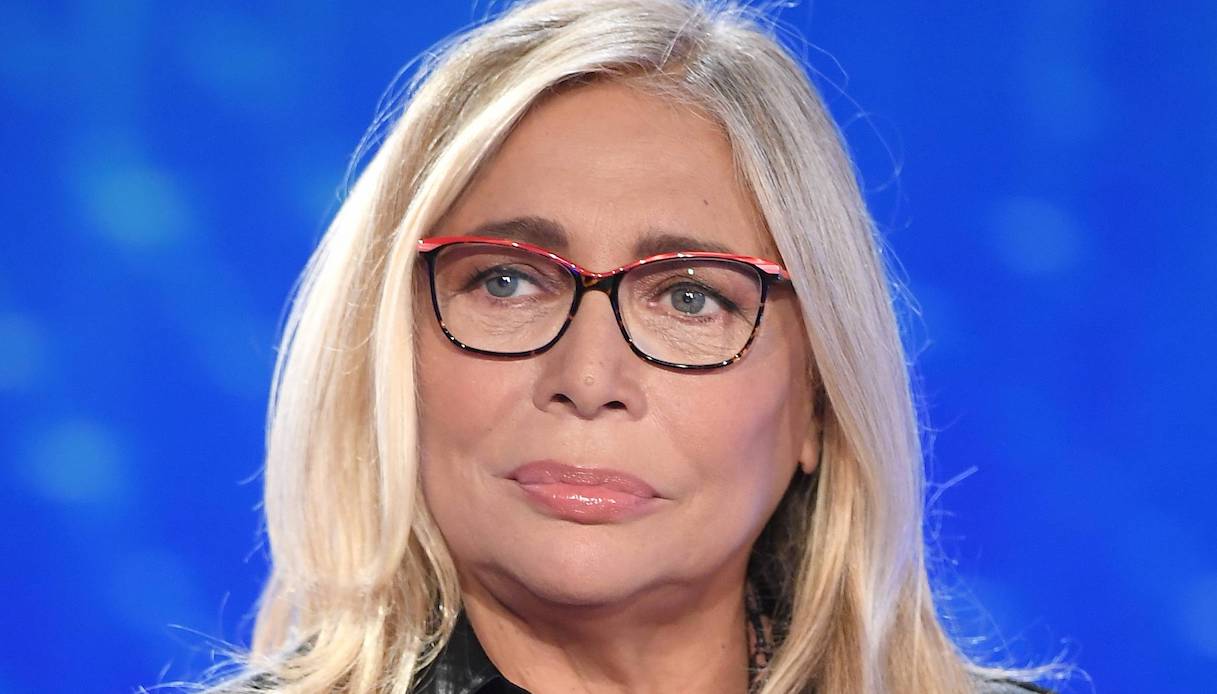 Mara Venier, le vacanze sono lontane. Parla Nicola Carraro: “Deve ancora curarsi”