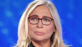 Mara Venier, le vacanze sono lontane. Parla Nicola Carraro: “Deve ancora curarsi”