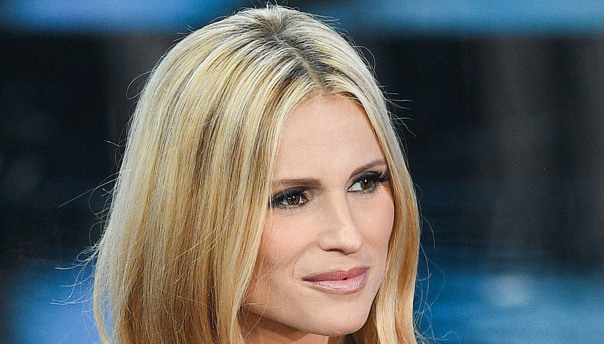 Michelle Hunziker: “Torno in tv con un sogno che si realizza. I miei look estivi? Camicioni e top crop”