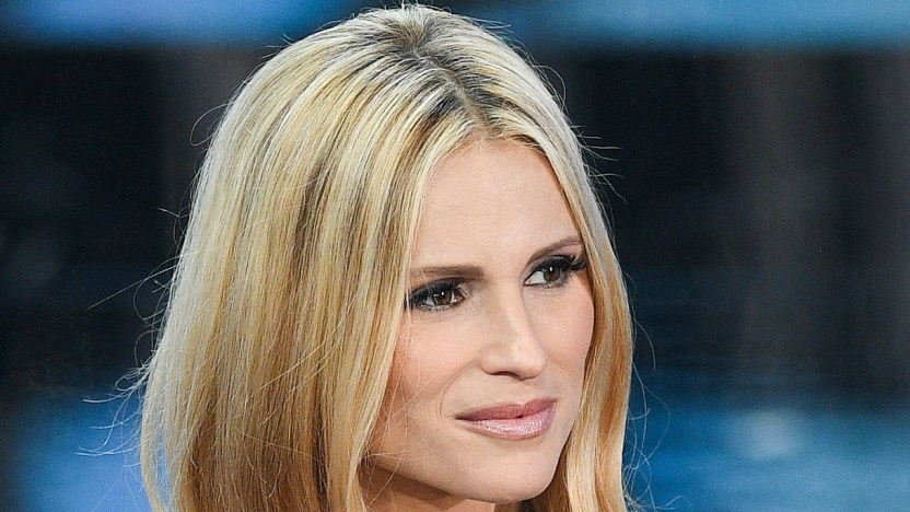 Michelle Hunziker: “Torno in tv con un sogno che si realizza. I miei look estivi? Camicioni e top crop”