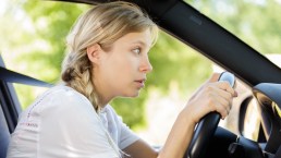 Corretta postura alla guida: consigli ed esercizi