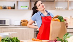 Come mantenere una postura corretta mentre si cucina