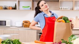 Come mantenere una postura corretta mentre si cucina