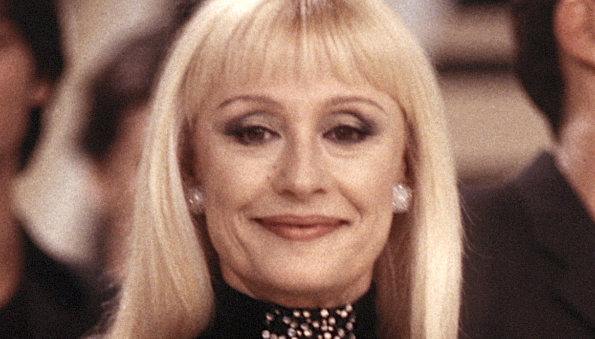 “Ciao Raffaella”, il saluto dei colleghi e l’omaggio di Rai1 con Carramba Che Sorpresa