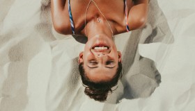 Come non spellarsi dopo una scottatura? Sono questi i rimedi più efficaci da provare