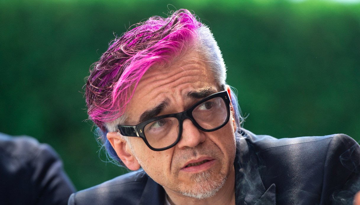 Incendio a Milano, grattacielo in fiamme: il racconto di Morgan