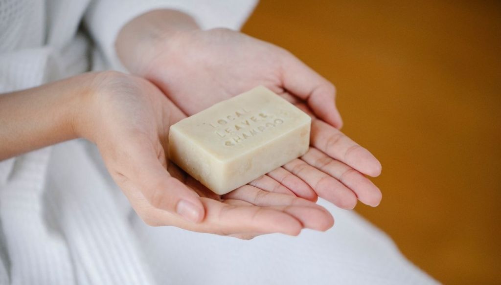 mani donna saponetta shampoo solido