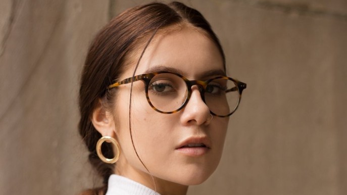 Trucco con occhiali: come farlo senza occhiali e lenti se non si vede bene