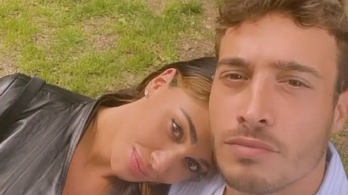 Belen e Antonino, la cena da sogno per il primo anno (con ostriche e champagne)