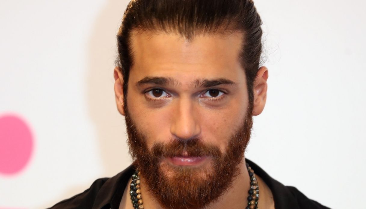 Can Yaman, polemiche sulla sua vacanza a Belgrado: cosa è successo