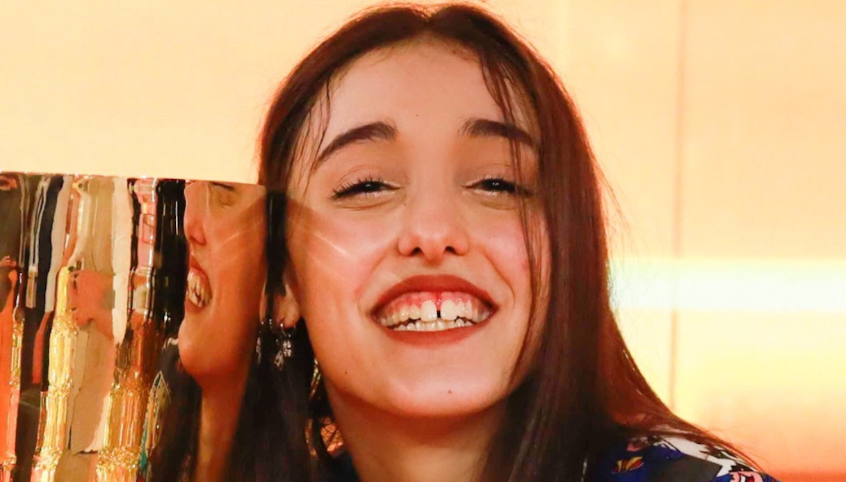 Giulia Stabile torna ad Amici e svela il suo ruolo a Tu Si Que Vales