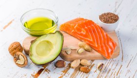 Cuore: attenzione a zuccheri semplici, sale e grassi “cattivi”