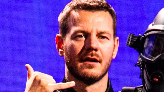 Da Grande, Cattelan risponde alle critiche e chiude con stile