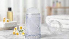 Allume di rocca, deodorante naturale: proprietà e utilizzi