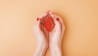 Masturbarsi insieme: perché fa bene alla coppia e come vincere la timidezza