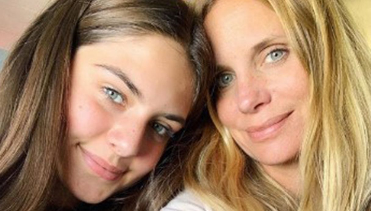 Filippa Lagerback, la figlia Stella Bossari va a convivere: il messaggio su Instagram