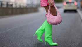 Colori fluo, idee per look brillanti e pieni di energia