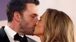 Venezia 2021, Jennifer Lopez e Ben Affleck innamorati: il bacio mozzafiato