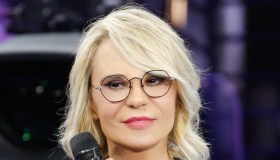 Maria De Filippi in panni inediti: celebra il matrimonio di un suo collaboratore