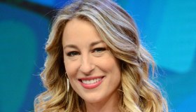 Mia Ceran allatta il figlio sul set: perché una mamma ha il diritto di chiedere aiuto