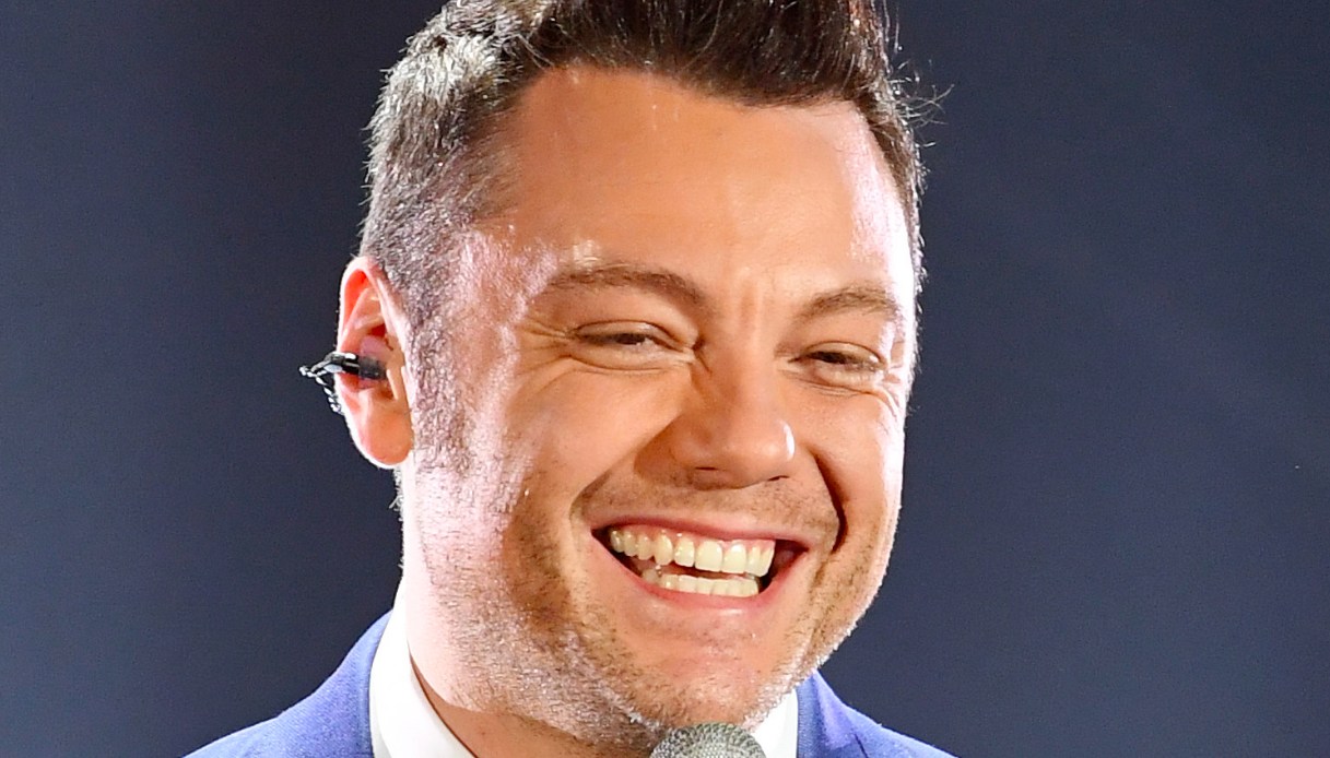 Tiziano Ferro, un tatuaggio dedicato al marito: la foto su Instagram