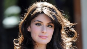 Luce dei tuoi occhi cambia programmazione: quando va in onda la serie con Anna Valle