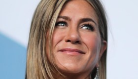Jennifer Aniston, svolta professionale: investe nella cura dei capelli