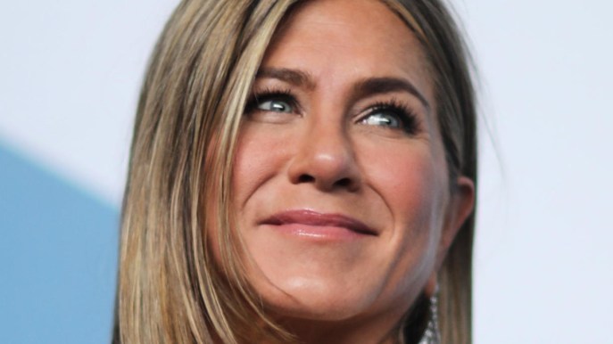 Jennifer Aniston, svolta professionale: investe nella cura dei capelli