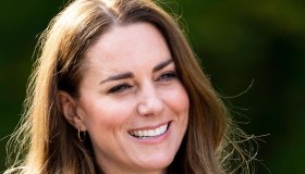 Kate Middleton scala rocce e va in bici. E il suo blazer è fenomenale