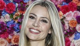 Martina Stella, il dolcissimo scatto col pancione su Instagram: “Aspettando te”