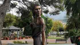 Chi era e cosa rappresenta la Spigolatrice di Sapri