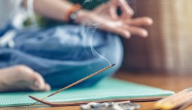 Incenso: cos’è, a cosa serve e come usarlo