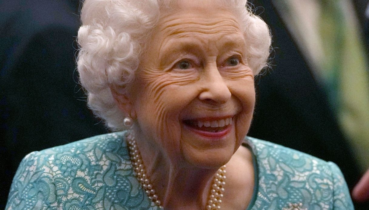 La Regina torna in pubblico dopo il ricovero in ospedale