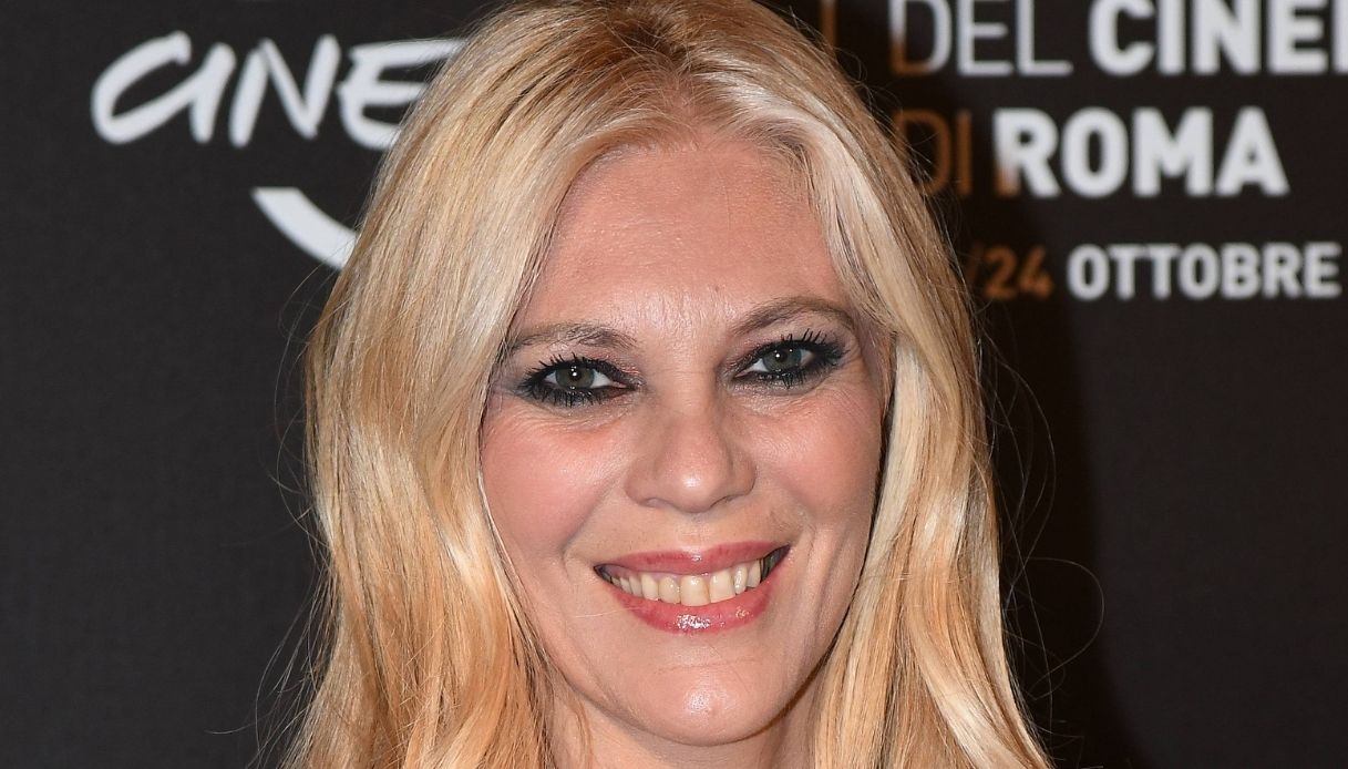 Eleonora Daniele è più bella ed elegante che mai all’evento della Croce Rossa