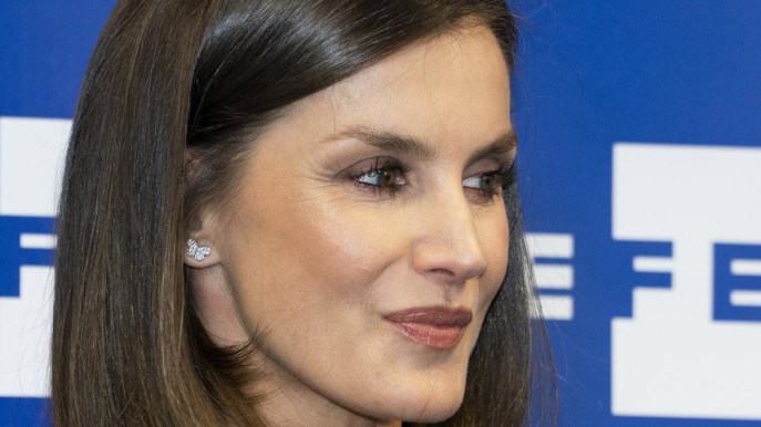 Letizia di Spagna, meraviglia in verde: la gonna di broccato è un’opera d’arte