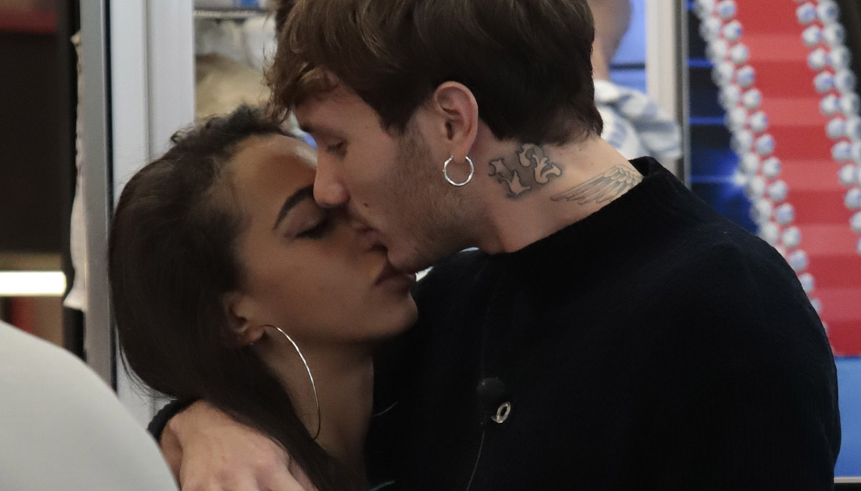 GF Vip, Manuel e Lulù: dai baci ai primi problemi. La loro storia d’amore