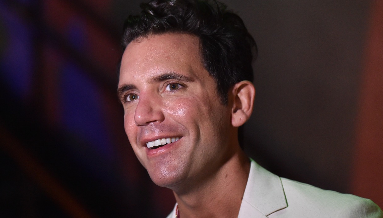 Eurovision 2022, Gabriele Corsi spiffera tutto: condurrà Mika (forse)