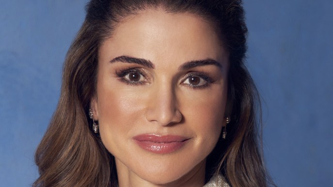 Rania di Giordania favolosa in denim: ci insegna come si portano i jeans